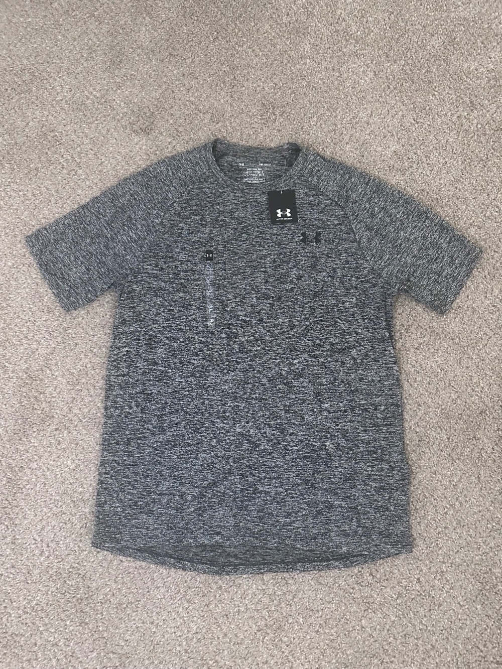 NWT Mens Medium Black and Gray Under Armour The Tech Tee Shirt